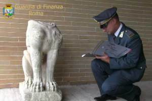 Sfinge etrusca recuperata dalla Gdf 18-9-14