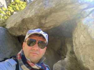 new_10 Pavat davanti al dolmen