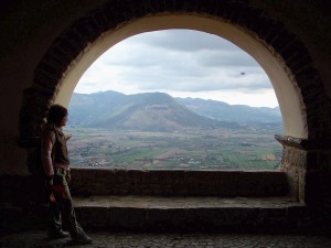 Sonia Palombo nella Loggia dei Mercanti di Maenza