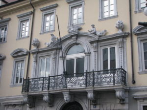 13 Casa Romano piazza della Borsa